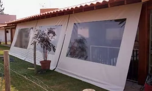 Toldos e Cortinas Retráteis | Proteção e Estilo para Seu Espaço Garanta conforto, proteção e sofisticação com nossos toldos e cortinas retráteis! Ideais para áreas externas, oferecem proteção solar, resistência às intempéries e design moderno. Modelos personalizados para varandas, fachadas comerciais, restaurantes e residências. Materiais de alta qualidade Redução do calor e proteção UV Fácil manuseio manual ou motorizado Solicite um orçamento e transforme seu ambiente com praticidade e elegância!